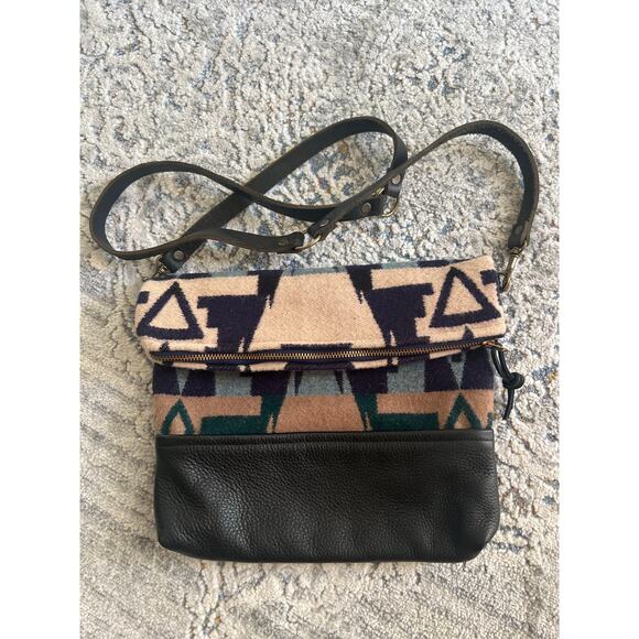 Beautiful Nan-Made Objects Pendleton Wool and Leather Cross-Body Purse - Picture 2 of 11